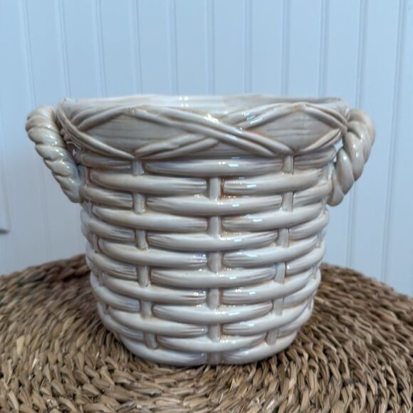 Country Gourmet by FITZ & FLOYD Woven Ceramic Basket Planter - Picture 1 of 7